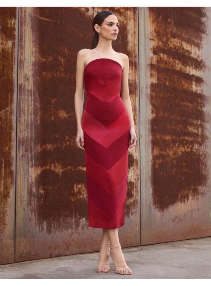 Robe midi rouge sans bretelles avec encolure...