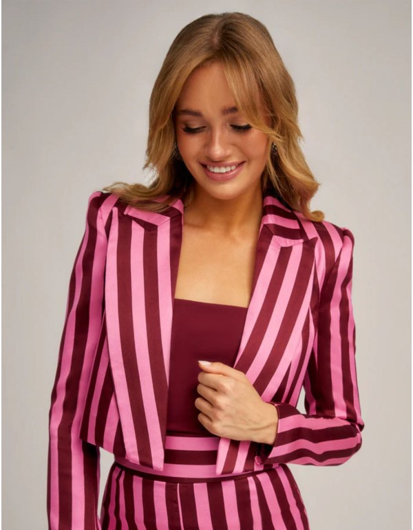 Veste de tailleur à rayures roses avec col smoking