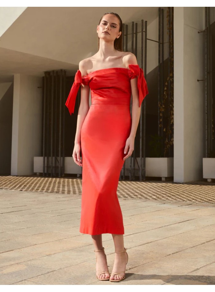 Vestido midi rojo elástico con cuerpo drapeado
