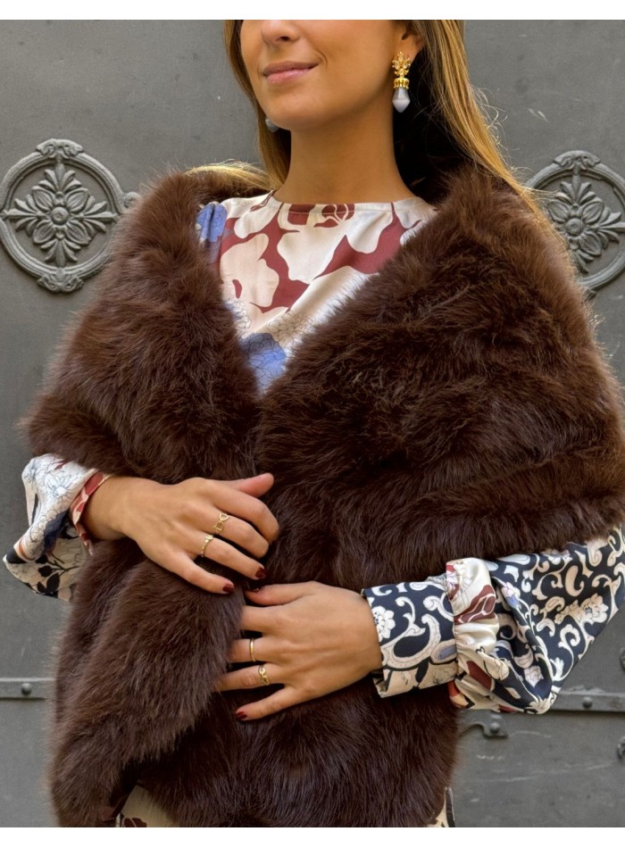 Étole d'invité à poils longs brun chocolat