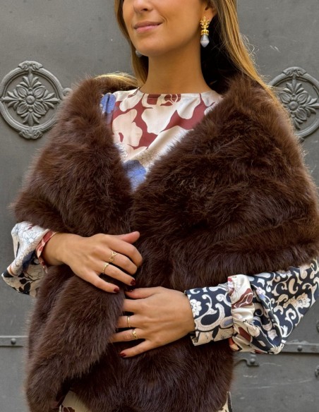 Étole d'invité à poils longs brun chocolat