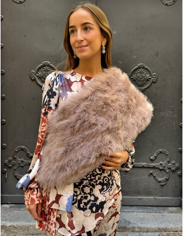 Beige ostrich feather wrap for wedding guests