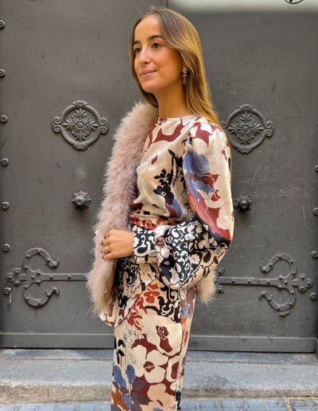 Beige ostrich feather wrap for special ocassions