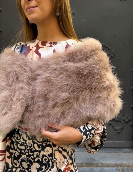 Estola de invitada de pluma de avestruz beige