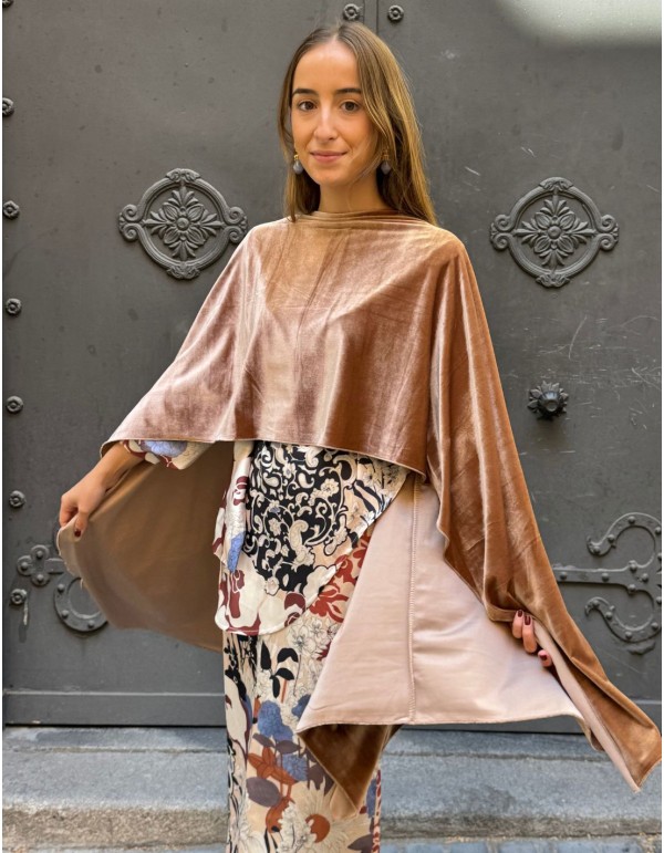Caramel color velvet cape for wedding guests 2