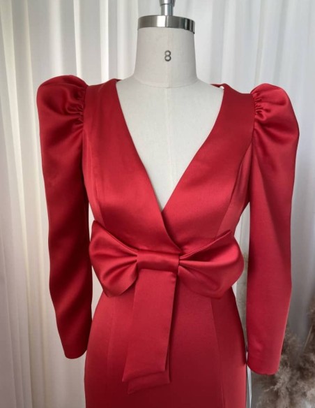 Vestido midi satinado con mangas abullonadas y lazo