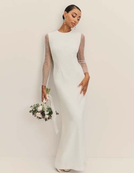 Vestido largo de novia con escote cerrado y mangas de plumeti