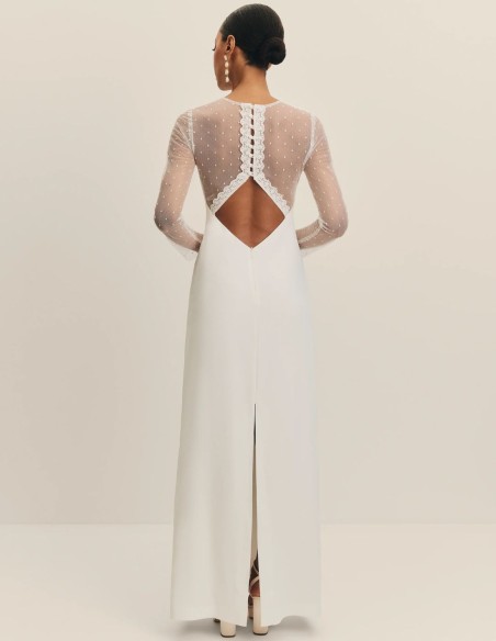 Long wedding dress with closed neckline and plumeti sleeves