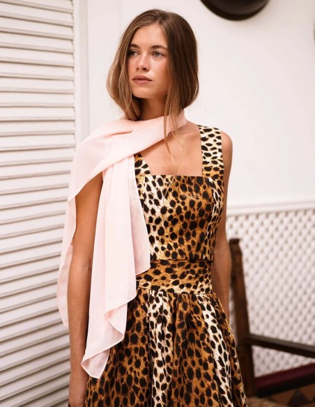 Cape en mousseline de soie rose perlée