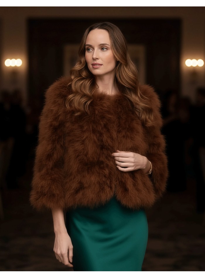 Veste en plumes d'autruche brune pour les invités