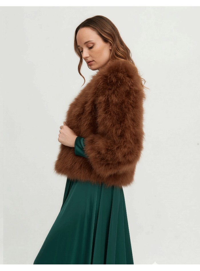 Veste en plumes d'autruche brune pour les invités