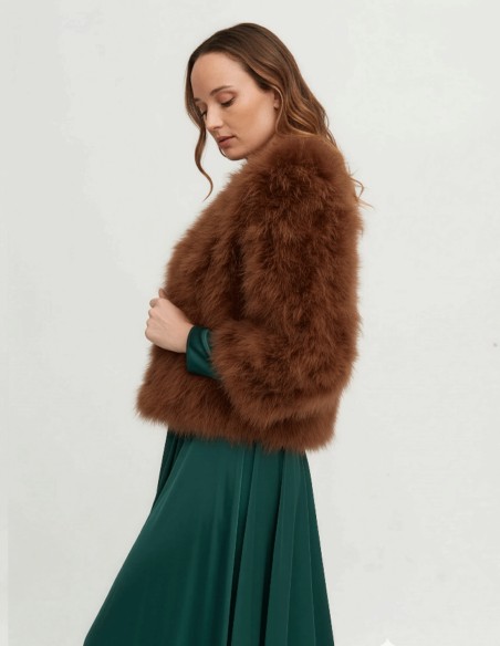 Veste en plumes d'autruche brune pour les invités