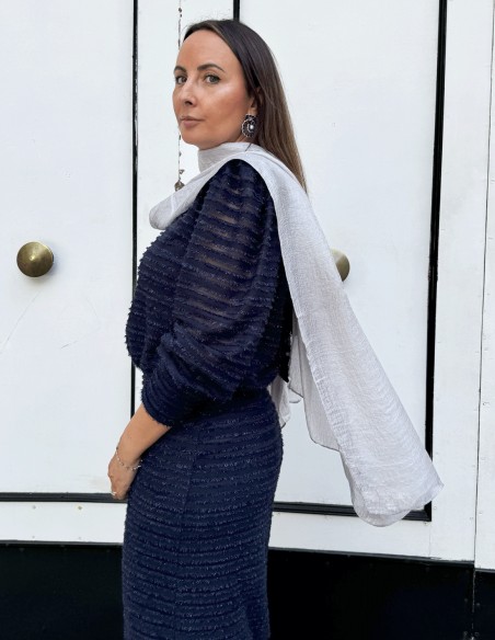 Châle de fête argenté pour les invités