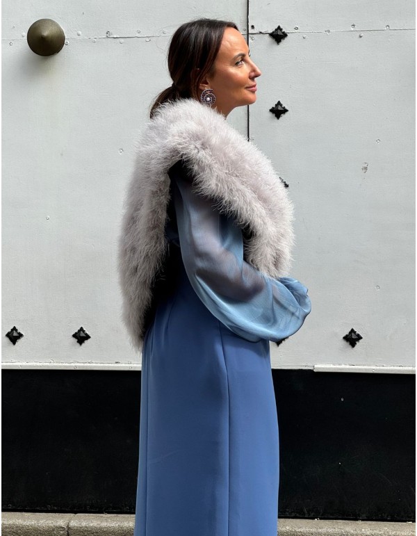 Estola de pluma de avestruz gris para invitada 2