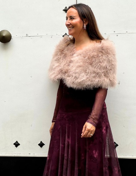 Ostrich feather wrap powder pink for wedding guests