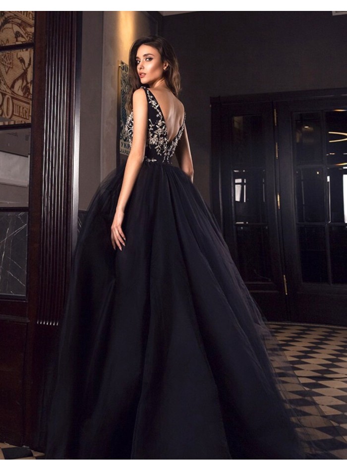 Vestido largo de invitada con cuerpo de encaje y falda de tul