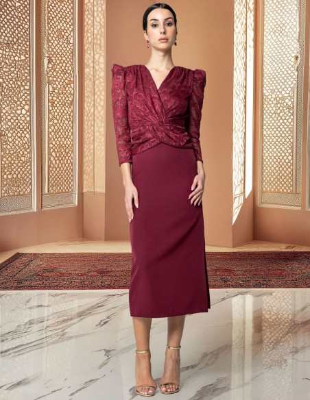 Robe de cocktail en mousseline de soie imprimée avec encolure croisée et manches bouffantes