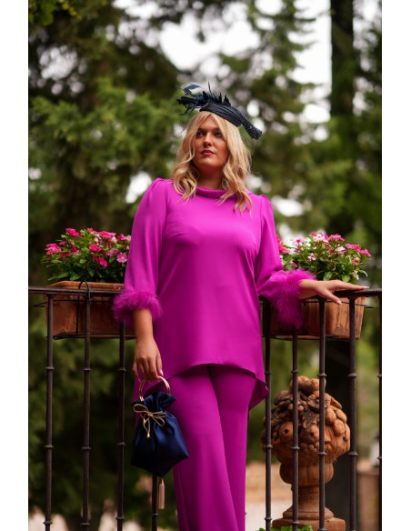 Ensemble pantalon et veste avec détails en plumes