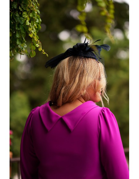 Conjunto de pantalón y casaca con detalle de plumas para ocasiones especiales