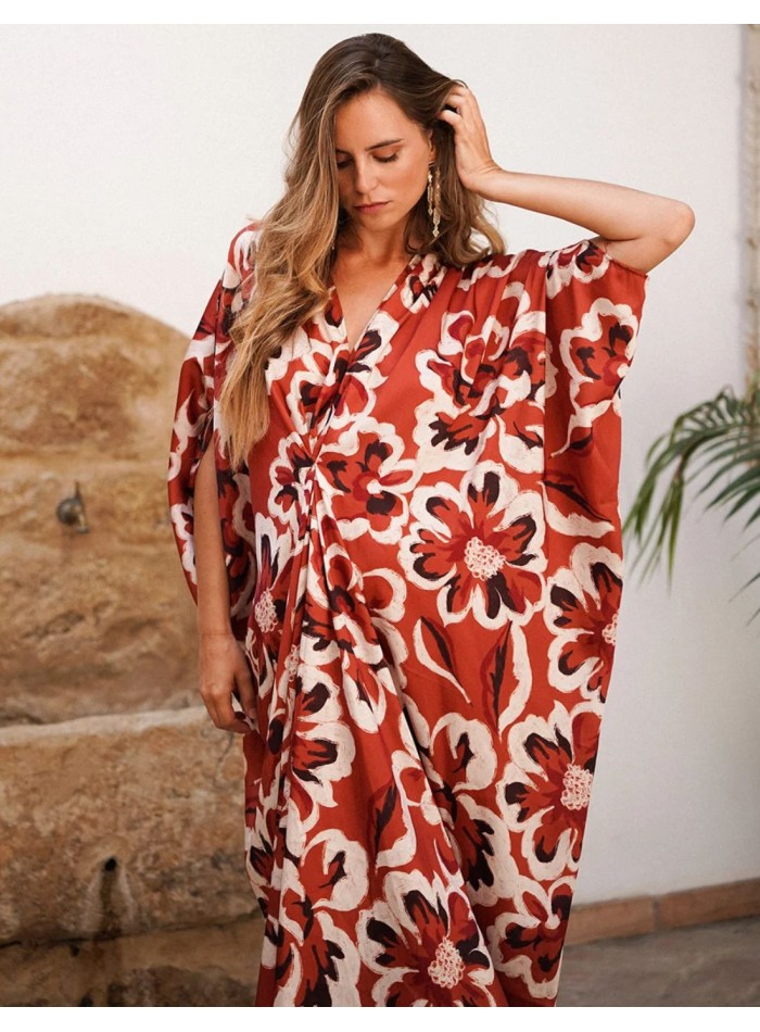 Kaftán con estampado de flores y escote de pico