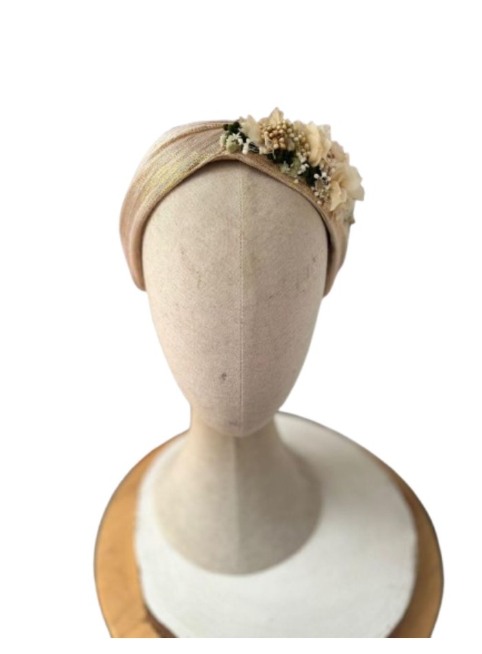 Bandeau d'invité croisé avec des fleurs préservées