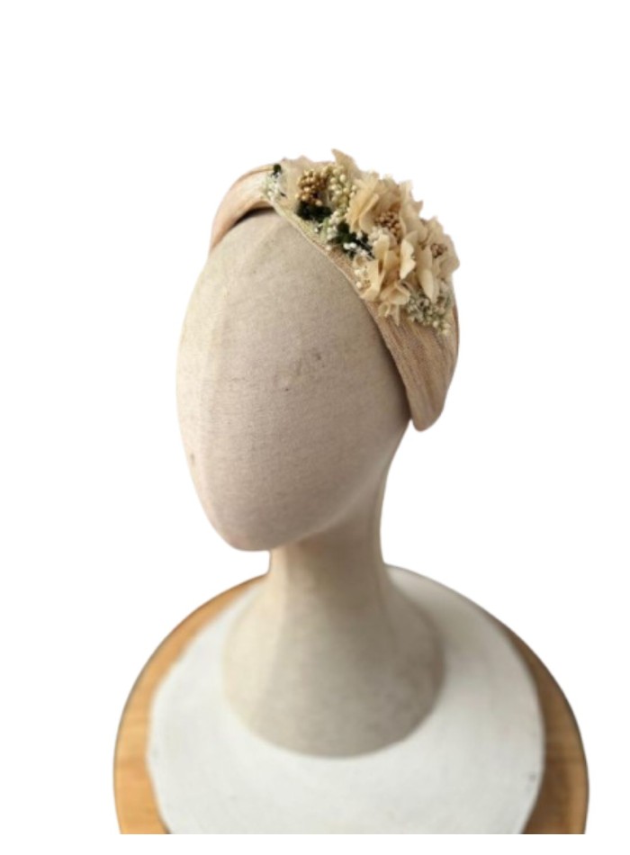 Guest headband crossed with preserved flowers