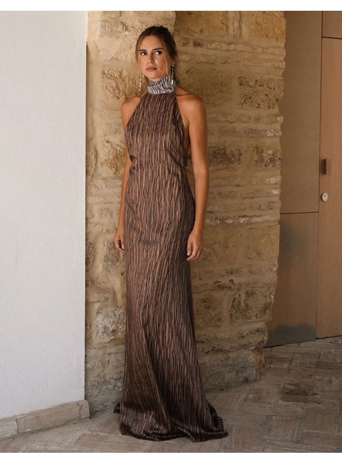 Vestido de invitada largo con espalda descubierta y lazada al cuello