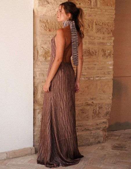Vestido de invitada largo con espalda descubierta y lazada al cuello