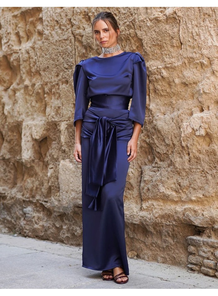 Longue jupe en satin avec double laçage sur le...