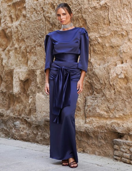 Longue jupe en satin avec double laçage sur le devant