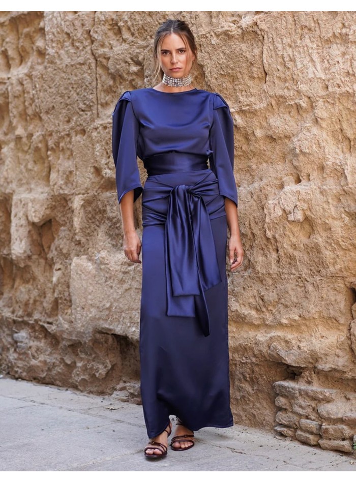 Longue jupe en satin avec double laçage sur le...