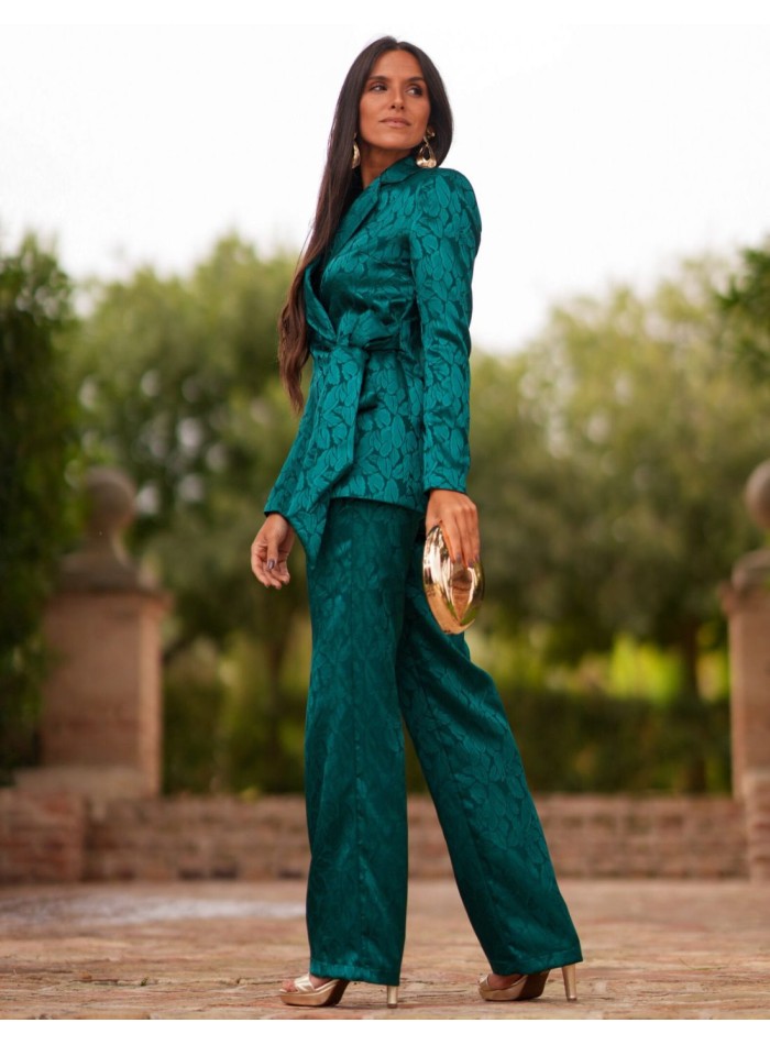 Conjunto de chaqueta cruzada y pantalón recto con fajín