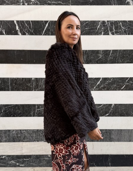 Capa larga de conejo trenzado marrón