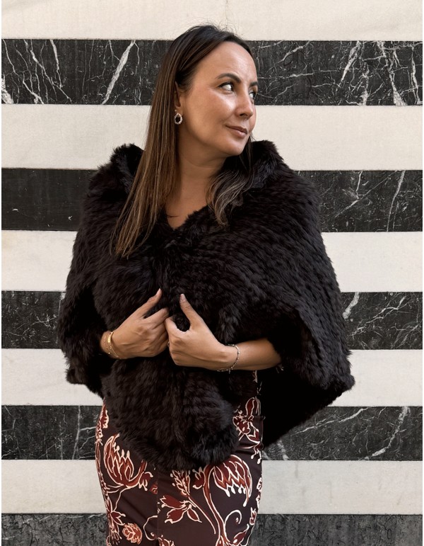 Capa larga de conejo trenzado marrón — elegancia artesanal y abrigo natural