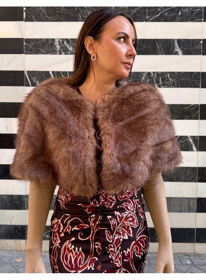 Short guest cape in light brown