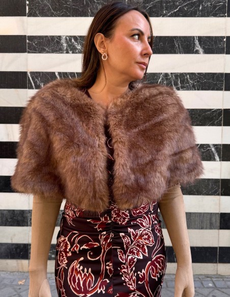 Short guest cape in light brown