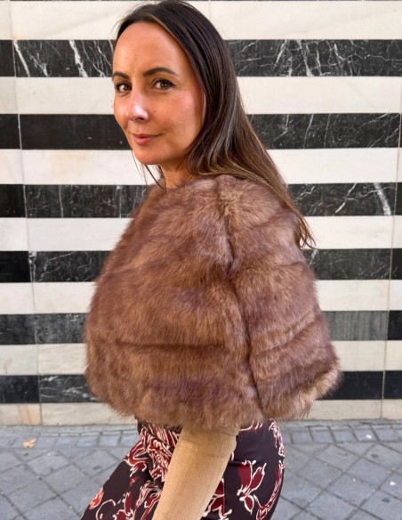 Short guest cape in light brown