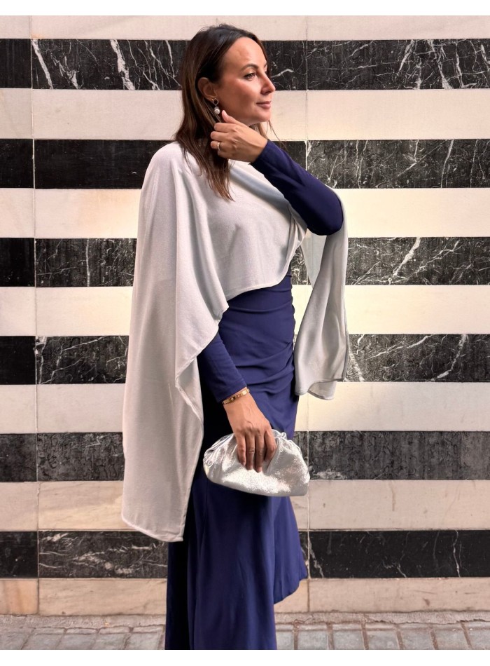 Capa fina plata con brillo para invitada para bodas