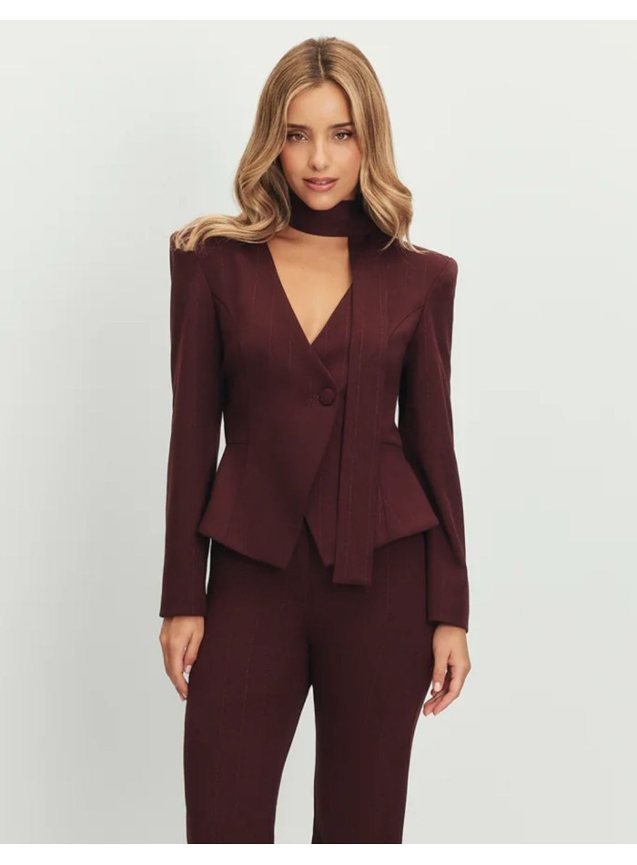 Blazer granate de corte peplum y escote profundo