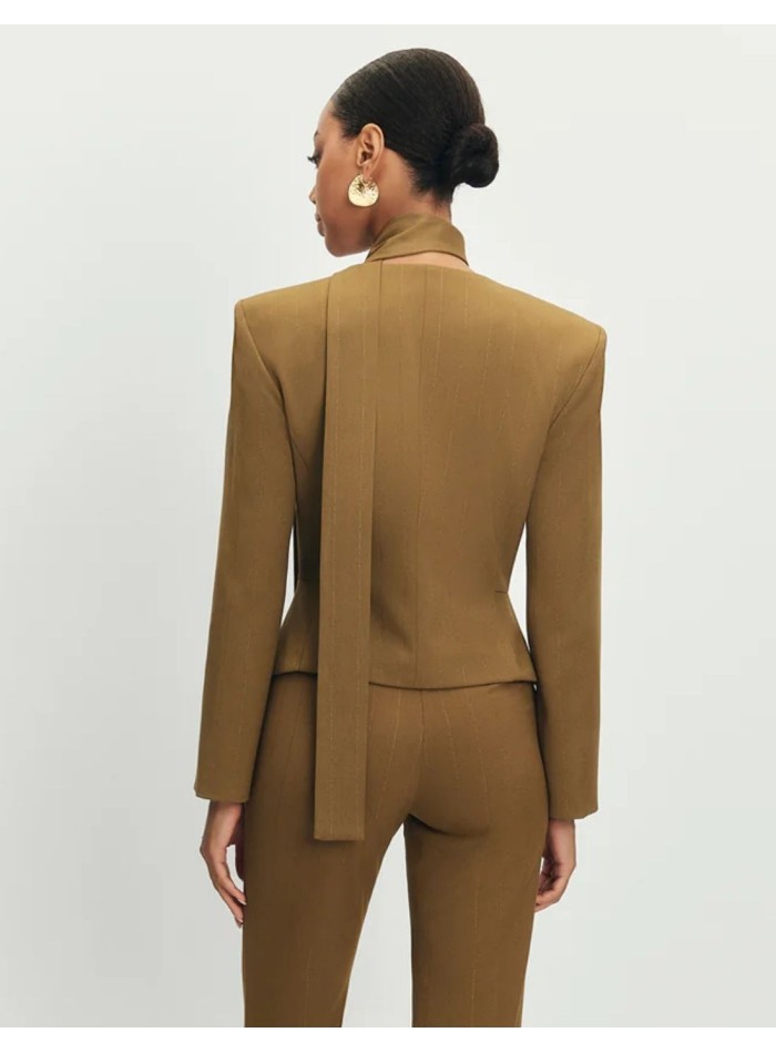 Elegant green blazer with choker and peplum cut