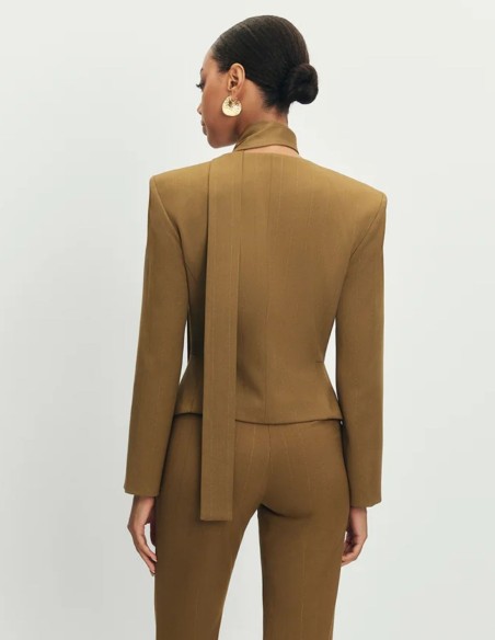 Elegant green blazer with choker and peplum cut