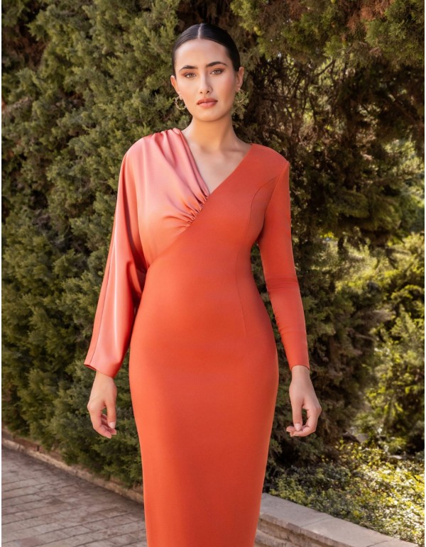 Robe d'invité midi à manches longues en satin 2