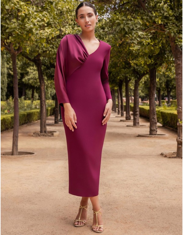 Robe d'invité midi aubergine avec manches en satin et...