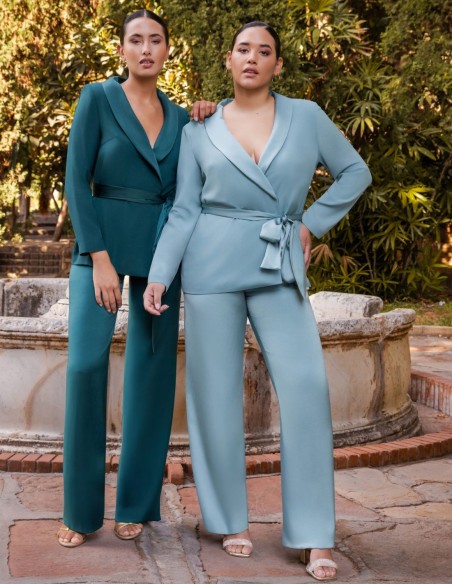 Robe d'invité avec nœud et décolleté en V