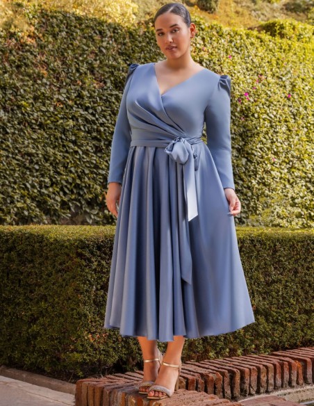 Vestido midi azul para evento con falda vuelo y lazada