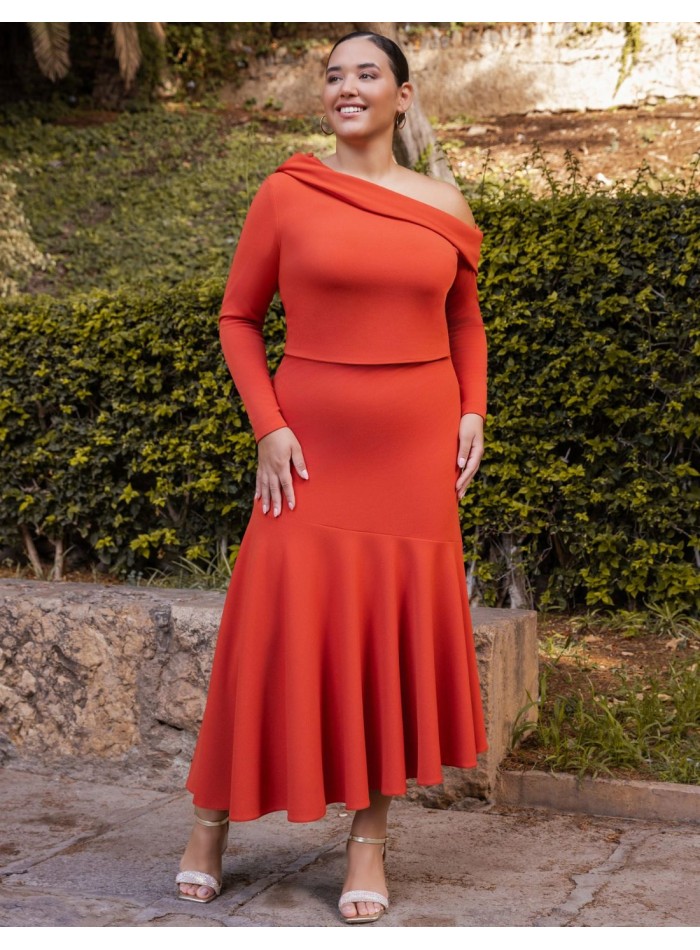 Tenue d'invité avec jupe midi et encolure...