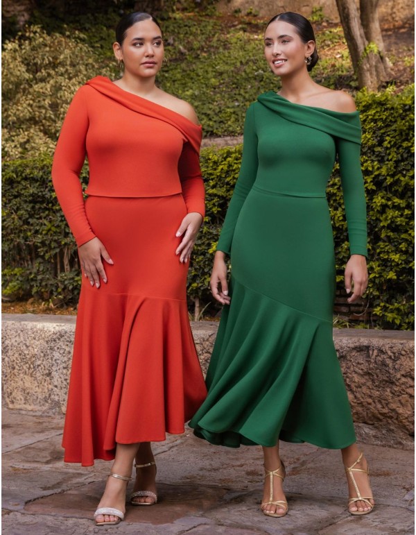 Conjunto de invitada color teja con falda midi y escote asimétrico 2