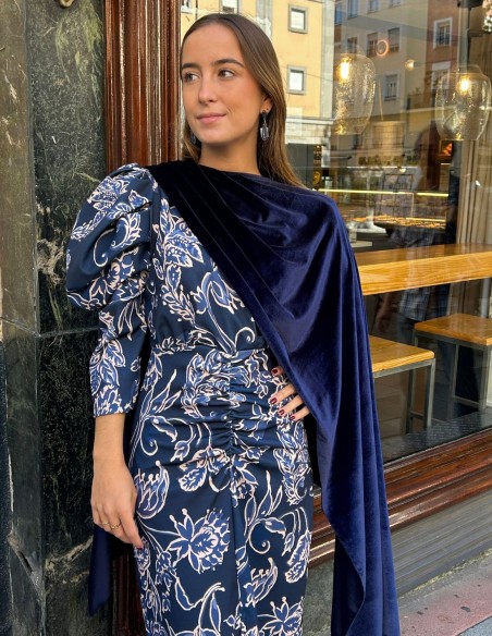 Capa de terciopelo azul marina para invitada