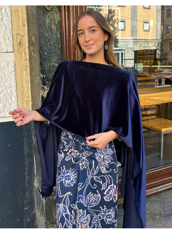 Capa de terciopelo azul marina para invitada