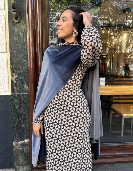 Capa corta de terciopelo gris para invitada